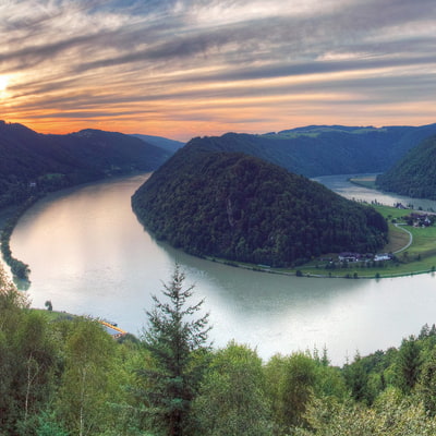 Panoramabild der Donauschlinge vom Berg aus