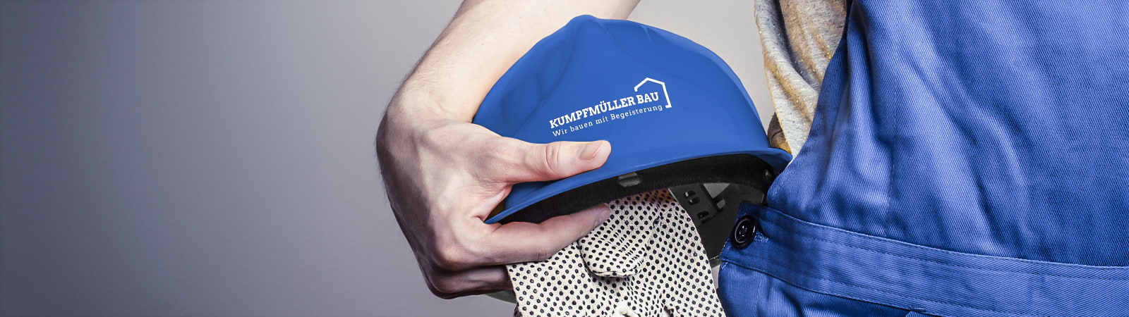 Blauer Helm mit Logo