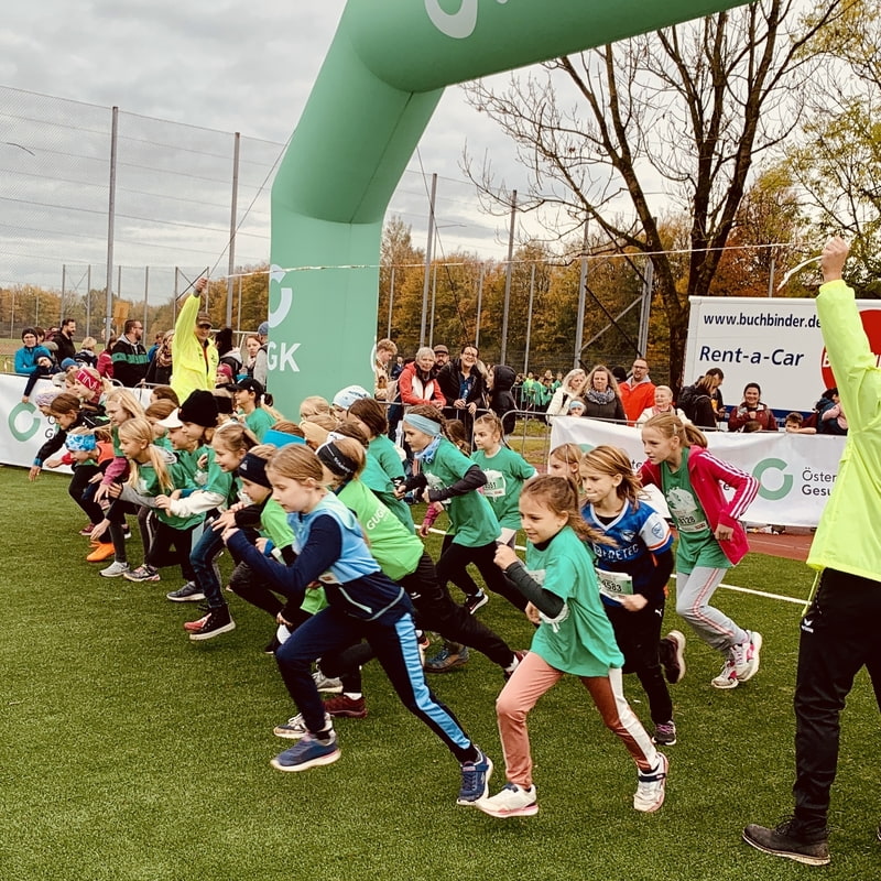 Kindermarathon Start am Sportplatz