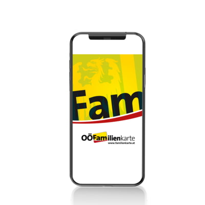 auf Handy geöffnete App der Familienkarte
