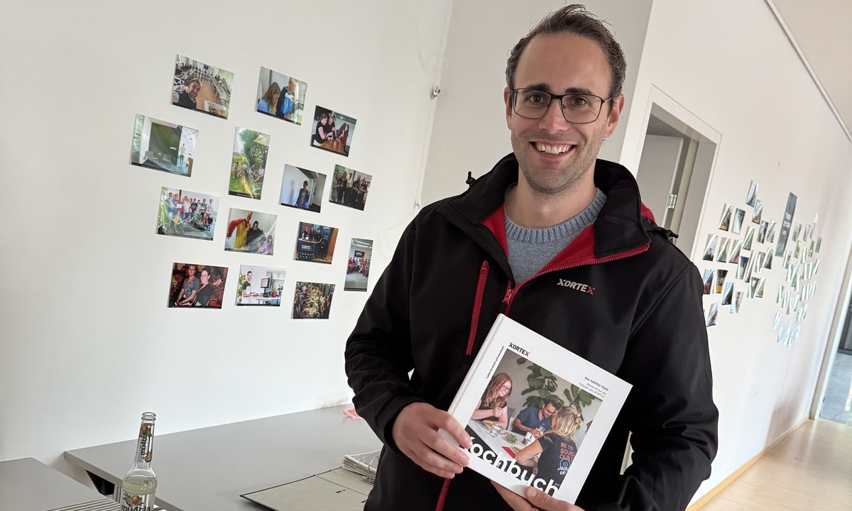 Peter Sonnleitner mit XORTEX-Kochbuch