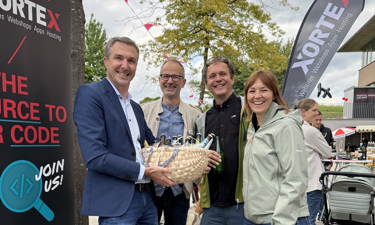 Glückwünsche von Wegbegleitern (v.l.n.r.): Helmuth Krammerbauer, Christian Schröder, Dietmar Pointer & Susanne Ortner